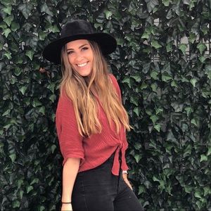 Meet your Posher, Abbey